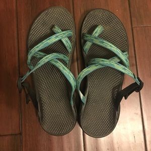 Chacos sandals slip-on with toe loop in green sz 9